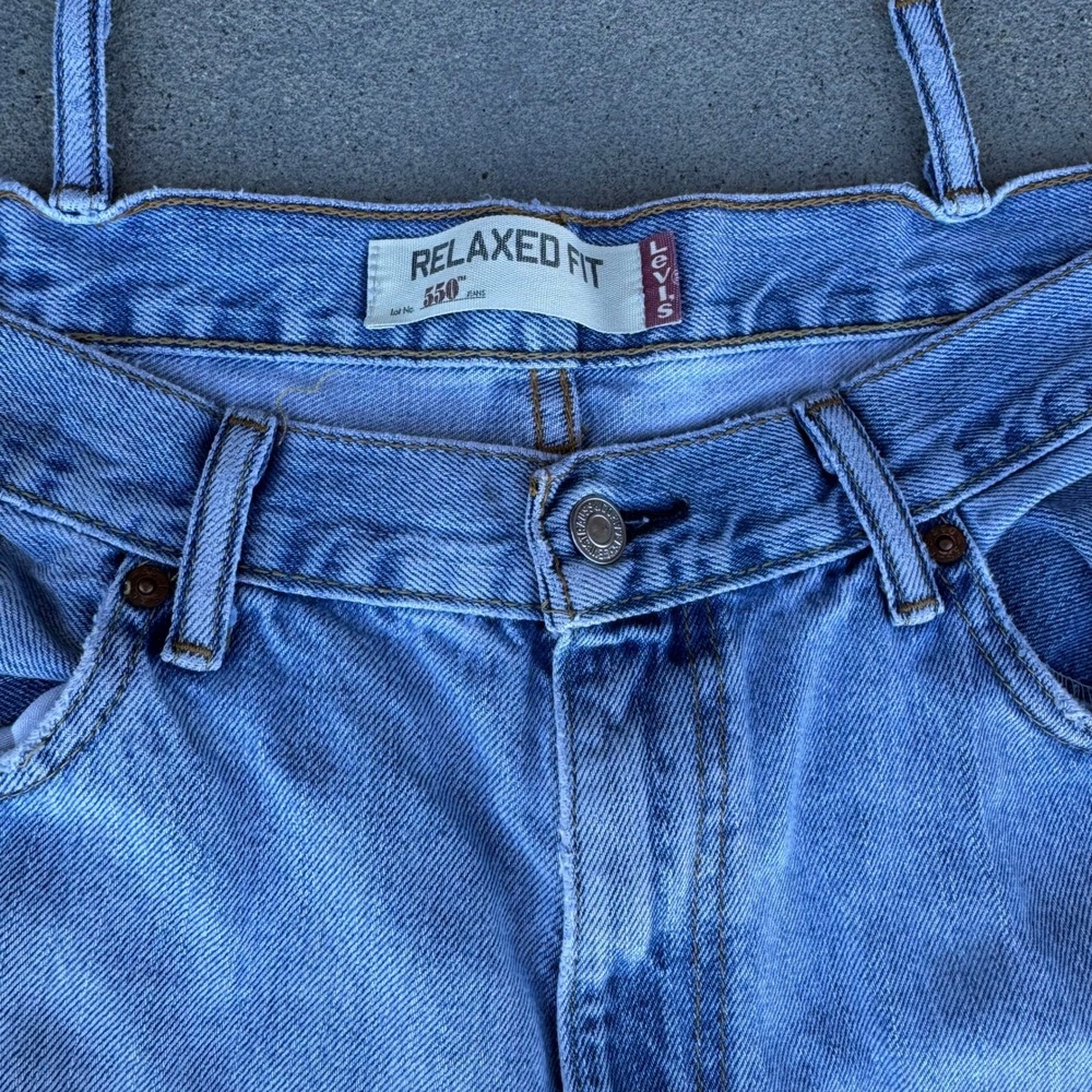 Levi's 550 Relaxed Fit Light Wash Denim Jeans Mens 38x32 Vintage Distressed - Picture 3 of 11